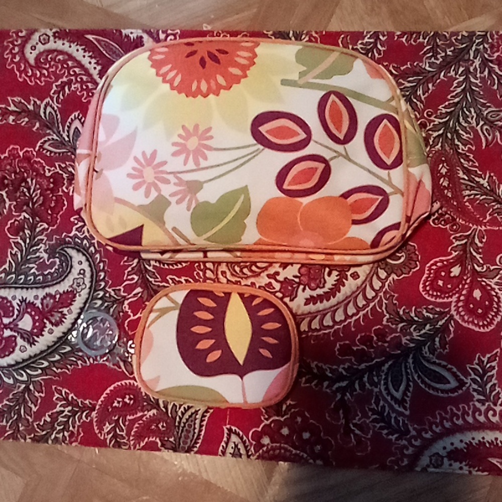 Clinque Mini Makeup Bag With Key Chain Floral Print .